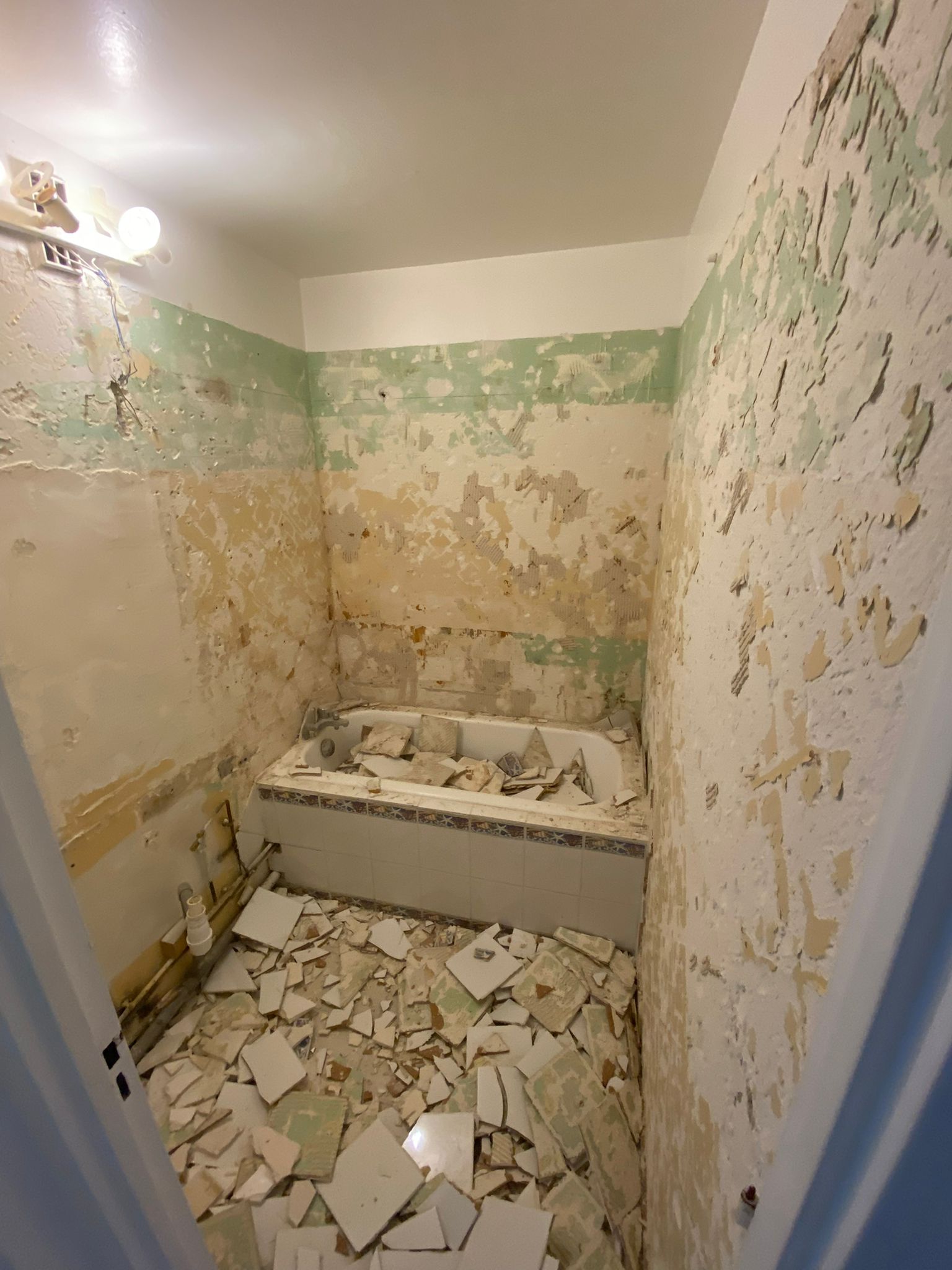 Avant : Salle de Bain Moderne
